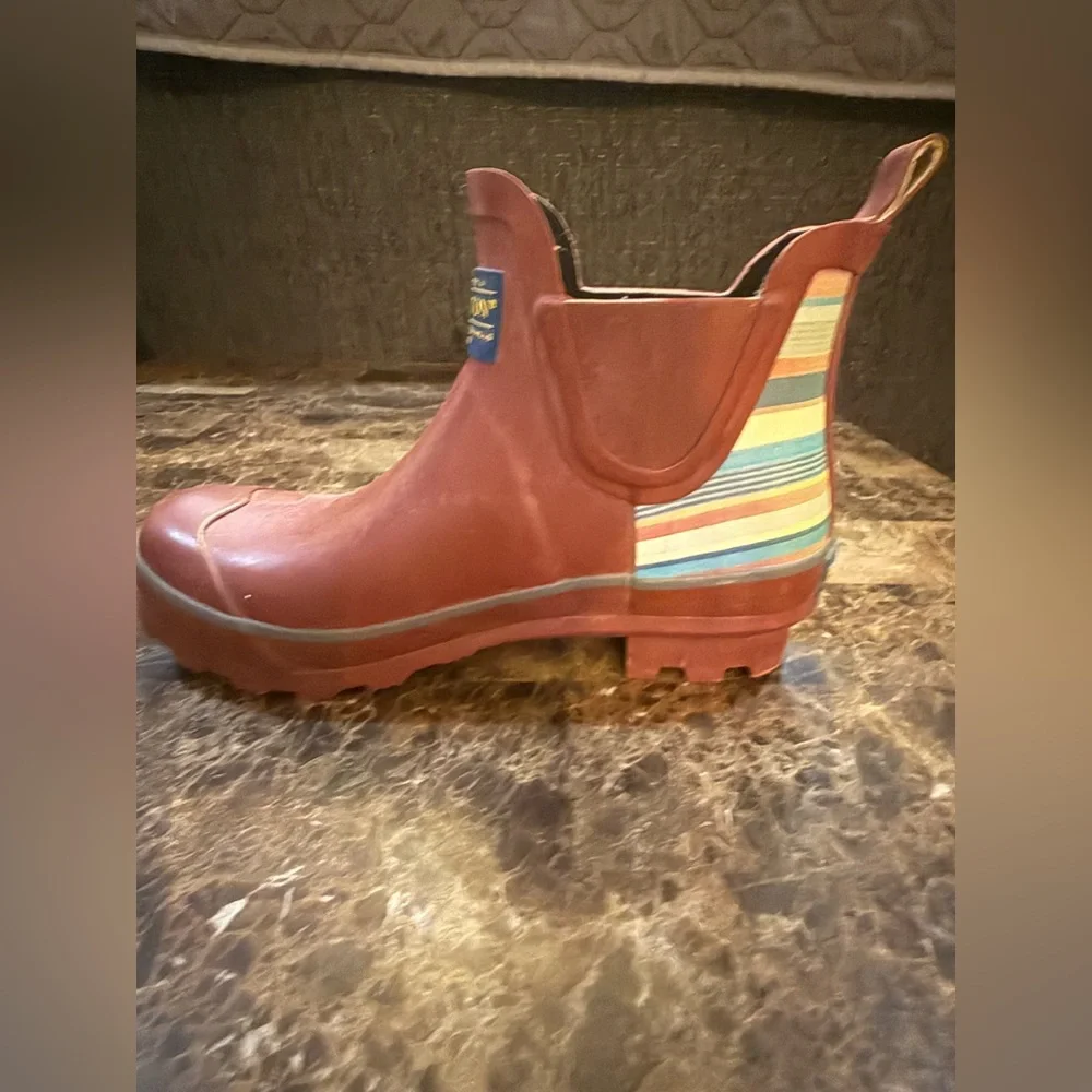 Pendleton. Bridger Stripe Chelsea Rain boot. Maroon. Size 6.